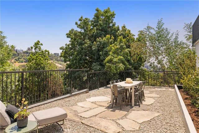 2168 Princeton, Los Angeles, CA 90026