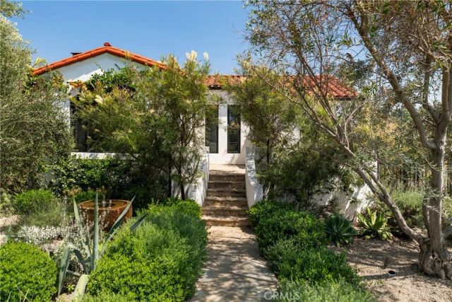2168 Princeton, Los Angeles, CA 90026
