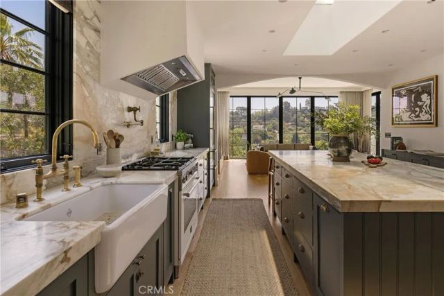 2168 Princeton, Los Angeles, CA 90026