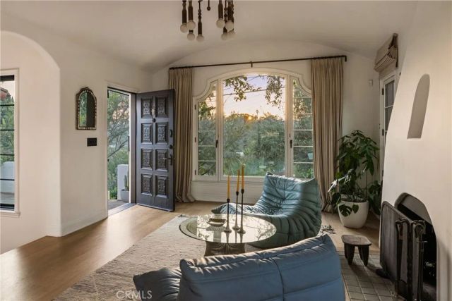 2168 Princeton, Los Angeles, CA 90026