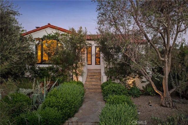 2168 Princeton, Los Angeles, CA 90026