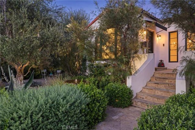 2168 Princeton, Los Angeles, CA 90026