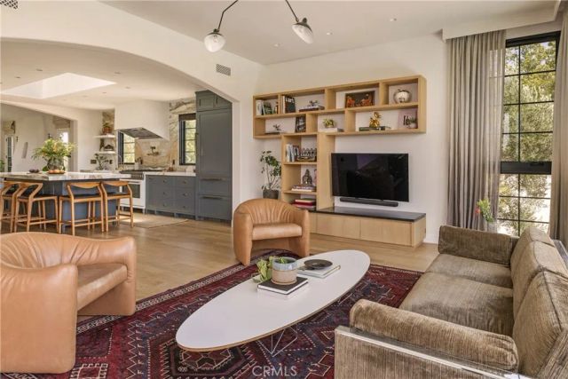 2168 Princeton, Los Angeles, CA 90026