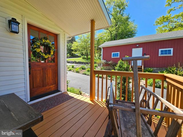 180 GAFFNEY HILL RD, Easton, PA 18042