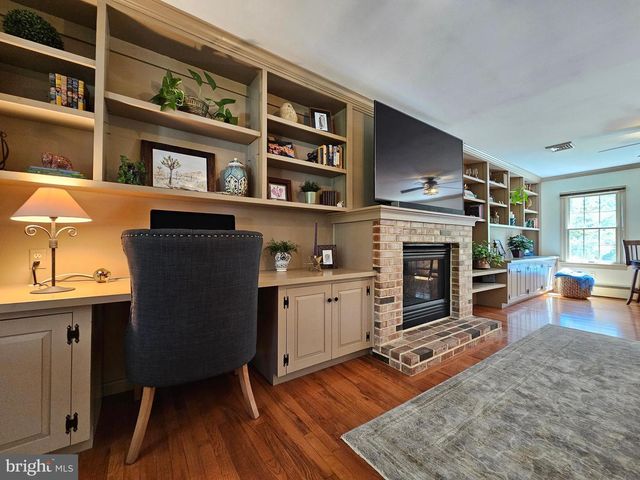 180 GAFFNEY HILL RD, Easton, PA 18042