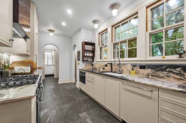 11 Maple Avenue, Larchmont, NY 10538