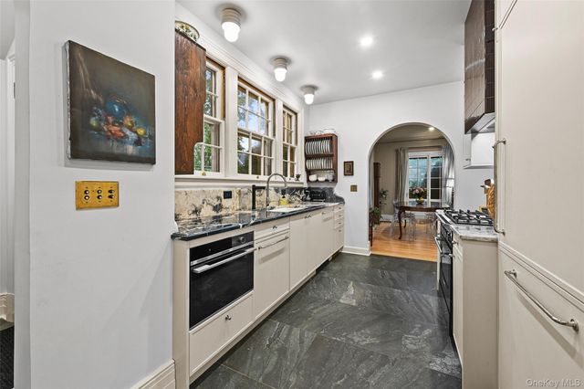 11 Maple Avenue, Larchmont, NY 10538