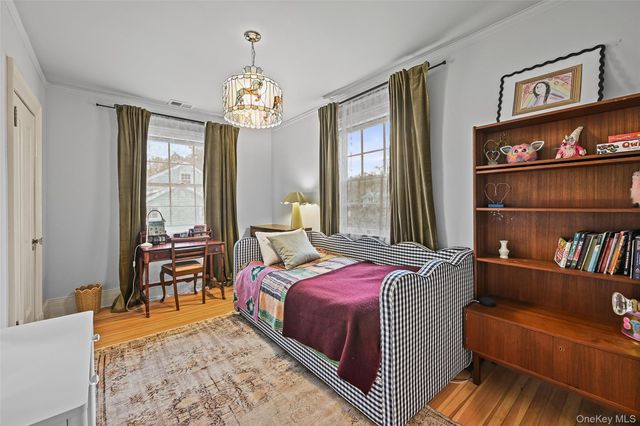11 Maple Avenue, Larchmont, NY 10538