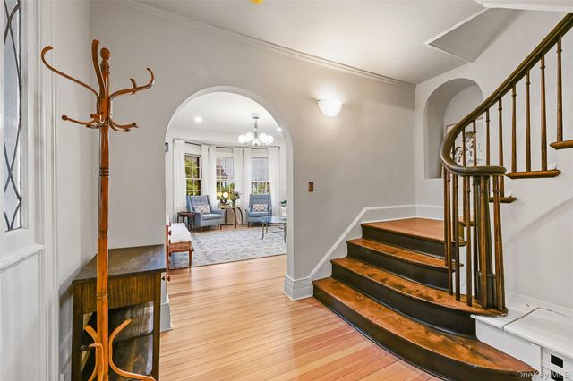 11 Maple Avenue, Larchmont, NY 10538