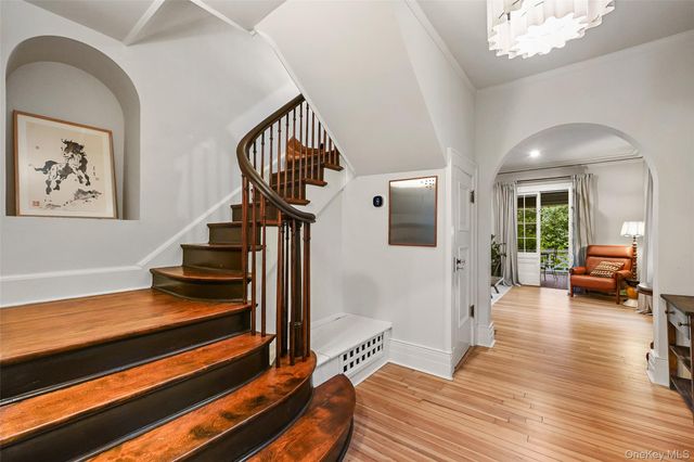 11 Maple Avenue, Larchmont, NY 10538