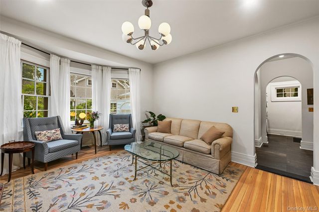 11 Maple Avenue, Larchmont, NY 10538