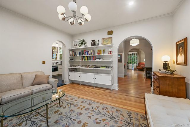 11 Maple Avenue, Larchmont, NY 10538