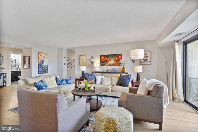 309 Yoakum Pkwy Apt 1608, Alexandria, VA 22304