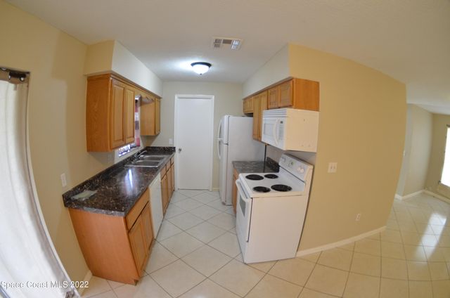 2912 Pembroke Road, Melbourne, FL 32935