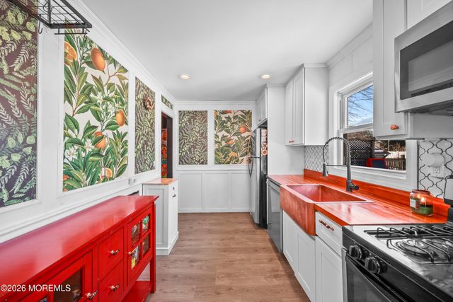 11 Poplar Avenue, Hazlet, NJ 07734