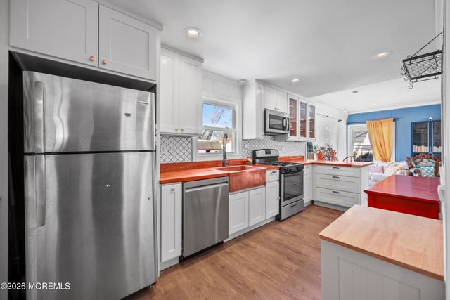 11 Poplar Avenue, Hazlet, NJ 07734