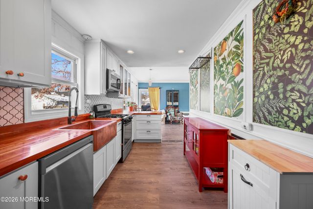 11 Poplar Avenue, Hazlet, NJ 07734