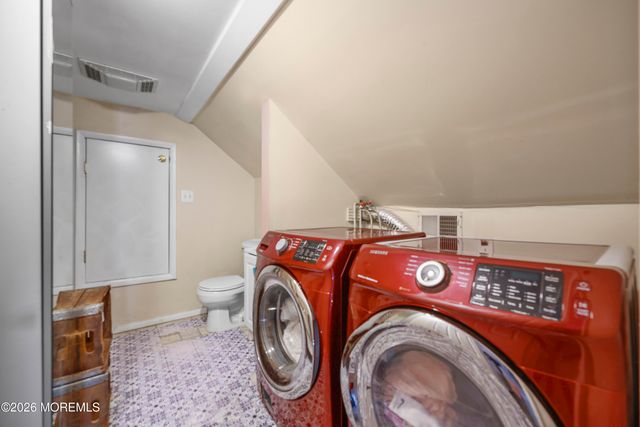 11 Poplar Avenue, Hazlet, NJ 07734