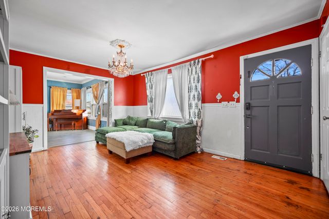 11 Poplar Avenue, Hazlet, NJ 07734