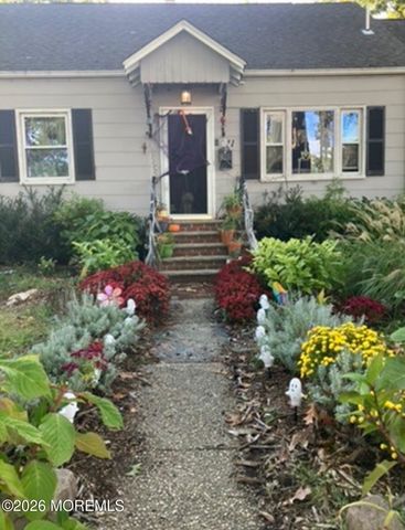 11 Poplar Avenue, Hazlet, NJ 07734