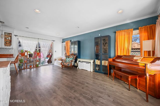 11 Poplar Avenue, Hazlet, NJ 07734