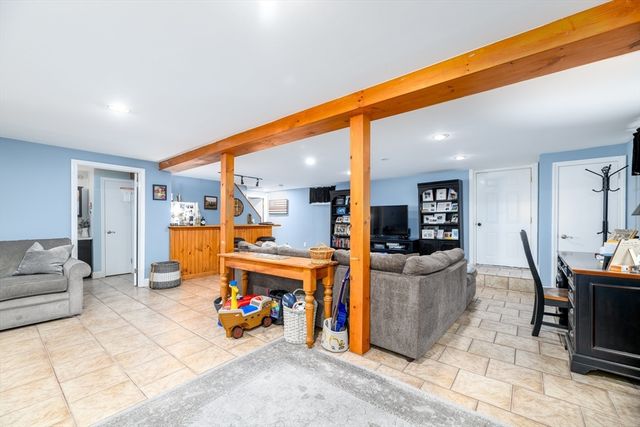 5 Piehl Ave, Worcester, MA 01606