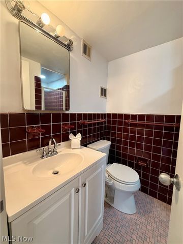 11820 Edgewater Drive, Lakewood, OH 44107