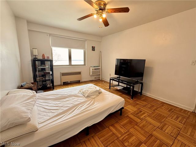 11820 Edgewater Drive, Lakewood, OH 44107