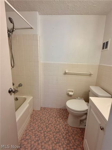 11820 Edgewater Drive, Lakewood, OH 44107