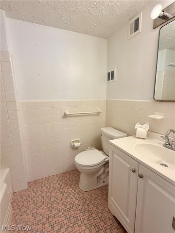 11820 Edgewater Drive, Lakewood, OH 44107