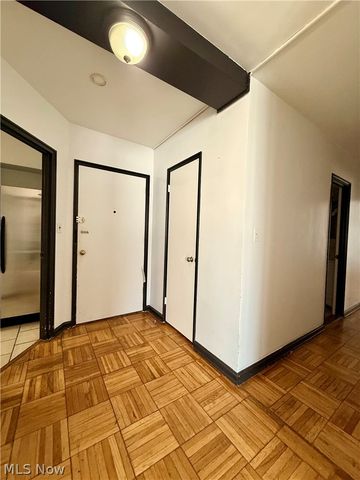 11820 Edgewater Drive, Lakewood, OH 44107