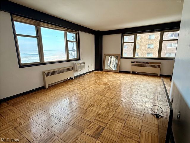 11820 Edgewater Drive, Lakewood, OH 44107