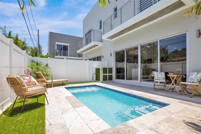 3333 SW 29th Ter, Miami, FL 33133