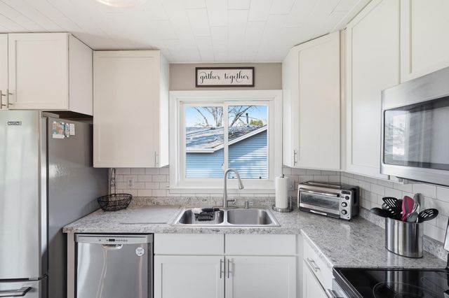 852 Cortland Drive, Apple Valley, MN 55124