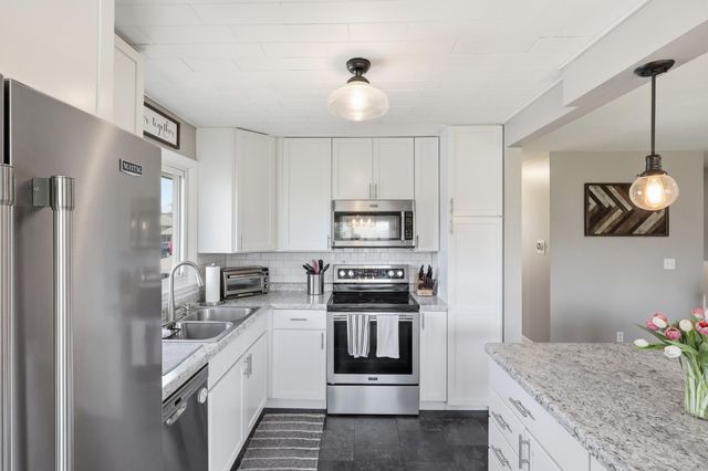 852 Cortland Drive, Apple Valley, MN 55124