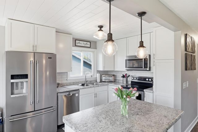 852 Cortland Drive, Apple Valley, MN 55124