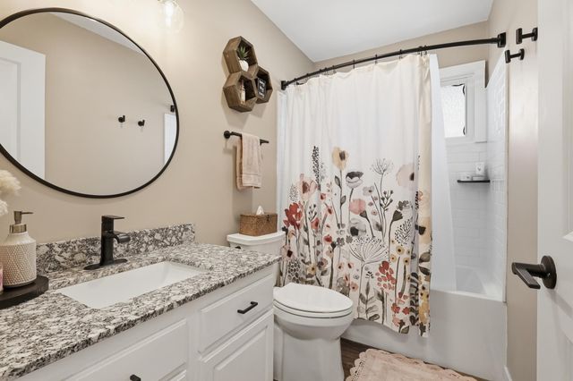 852 Cortland Drive, Apple Valley, MN 55124