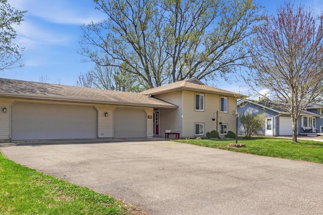 852 Cortland Drive, Apple Valley, MN 55124