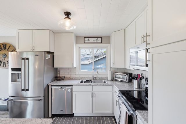 852 Cortland Drive, Apple Valley, MN 55124