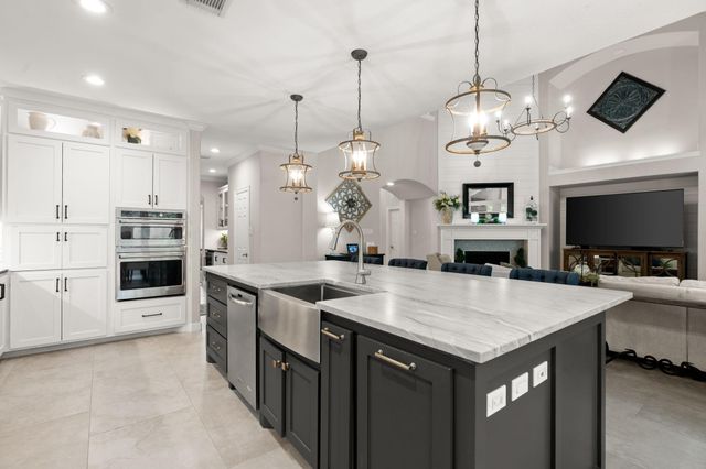 23 Wooded Path Place, The Woodlands, TX 77382