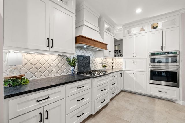 23 Wooded Path Place, The Woodlands, TX 77382