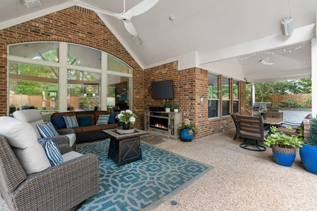 23 Wooded Path Place, The Woodlands, TX 77382