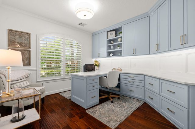 23 Wooded Path Place, The Woodlands, TX 77382