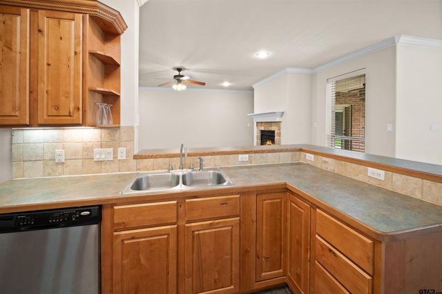 2559 Lazy Acres Ln, Tyler, TX 75707