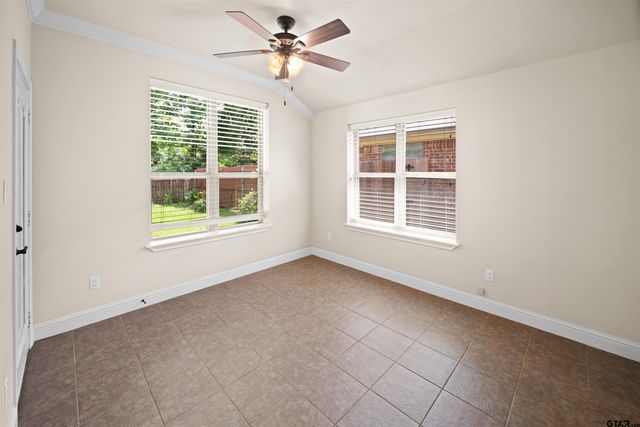 2559 Lazy Acres Ln, Tyler, TX 75707