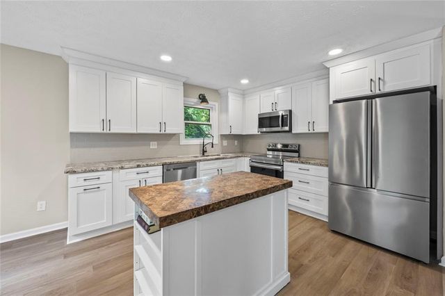 410 Saint Simons Cove, Lawrenceville, GA 30044