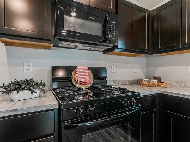 21185 River Mist Drive, Harrah, OK 73045