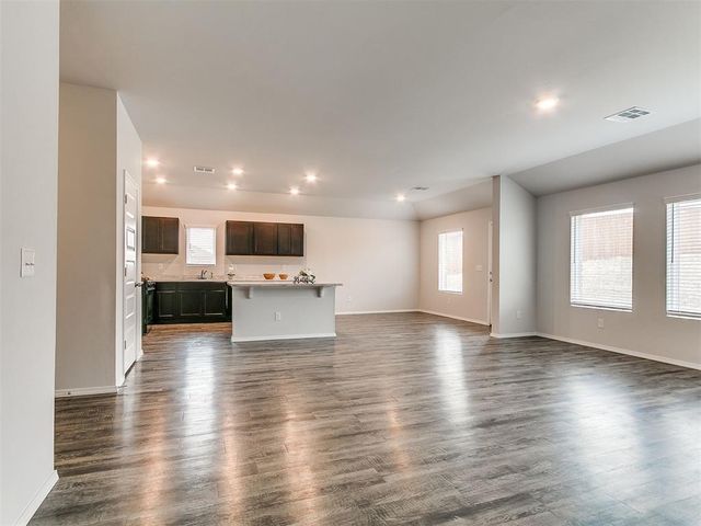 21185 River Mist Drive, Harrah, OK 73045