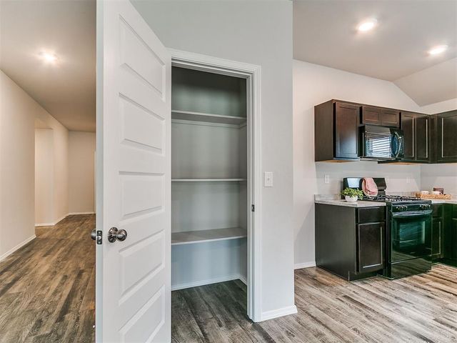 21185 River Mist Drive, Harrah, OK 73045