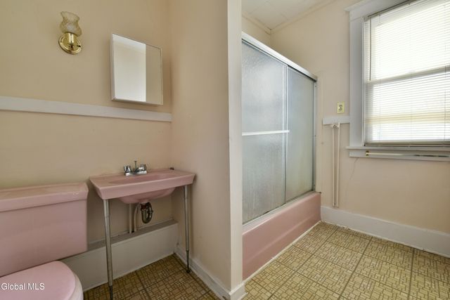 3 Hawk Street, Amsterdam, NY 12010